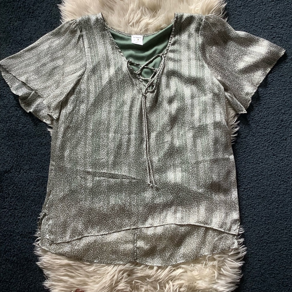 🌼Anthropologie akemi & kin green gold blouse M